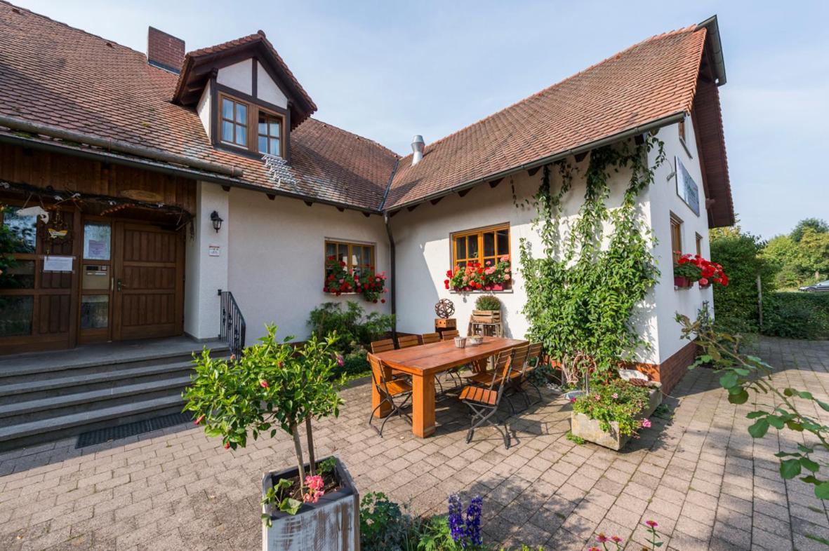Hofmann'S Apartements & Ferienwohnungen Oberdachstetten ภายนอก รูปภาพ